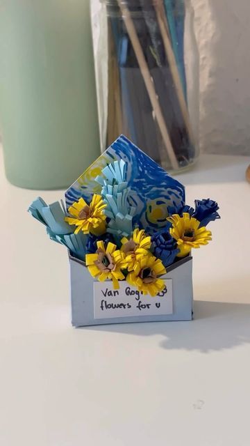 One Flower Gift, Mini Presents Ideas, Mini Gift Ideas, Handmade Gifts Ideas, Mini Paper Flowers, Diy Gift Boxes, Crafts Presents, Van Gogh Flowers, Van Gogh Gifts