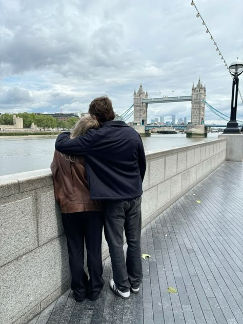 Couple In London Aesthetic, Couples In London, London With Boyfriend, London Couple Photos, London Boyfriend Aesthetic, Famous Boyfriend Aesthetic, British Boyfriend Aesthetic, Smart Boyfriend Aesthetic, London Couple Pictures