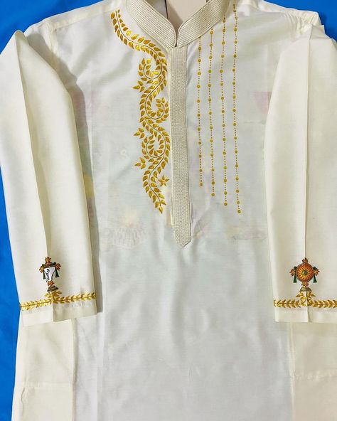 Check out this stunning Tanjore painting on the groom’s Sherwani! 🎨✨ Swipe through to see the transformation from plain to masterpiece. Inbox or DM us on 9902712617 for details/ orders. Follow @a_moms_hobbylobby by Ramya Sumanth for your unique art experience with our wearable art! 🛑Do not copy #WeddingAttire #custommenswear #tanjorestyle #groom #groomwear #shervani #menswear #tanjoreart #tanjorepainting #sherwaniswag #IndianArt #TraditionalArt #ArtisticSherwani #ArtLovers #UniqueArtExpe... Men Kurta, Tanjore Painting, Cartoon Sketches, Groom Wear, Art Experience, Hand Painting, Fabric Paint, The Groom, Wedding Attire