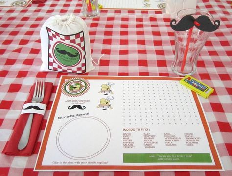 Pizza Party place setting Pizzeria Party, Italian Themed Parties, Pasta Shop, Italian Dinner Party, Italian Night, Italian Party, Chef Party, Italian Theme, Spaghetti Dinner