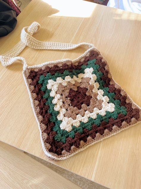 Simple Granny Square Crochet Tote, Single Granny Square Bag, Brown Granny Square Bag, Granny Square Brown, Dark Granny Square, Forest Granny Square, Brown And Green Crochet, Granny Square Tote Bag Pattern, Brown Granny Square