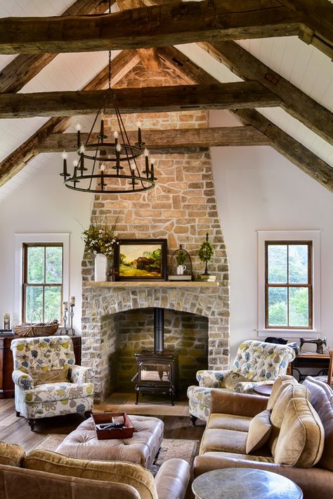 A Fireplace for a Beautiful Living Room | Town & Country Living Mountain Cabin Living Room, Mountain Farmhouse, Country Style Living Room, Vaulted Ceiling Living Room, Popular Living Room, Cabin Living Room, Interior Design Minimalist, Room Fireplace, Cottage Living Rooms