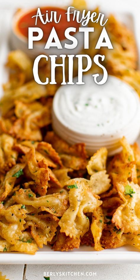 Garlic Parmesan Pasta Chips, Pasta Snacks Appetizers, Pasta Chips Air Fryer, Air Fryer Pasta Chips, Chips Air Fryer, Air Fryer Pasta, Pasta Chips, Picnic Recipes, Chicken Pasta Recipes