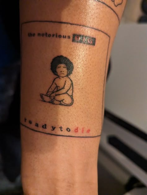 The Notorious B.I.G Album cover tattoo Biggie Tattoo Ideas, Fugees Tattoo, Music Album Cover Tattoo, Biggie Smalls Tattoo Ideas, Biggie Tattoo, Biggie Smalls Tattoo, Tupac Tattoo Ideas, Notorious Big Tattoo, Rap Tattoo