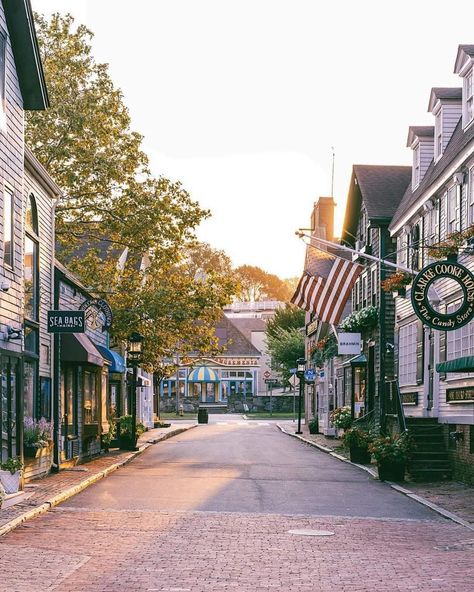 Rhode Island Aesthetic, Rhode Island Travel, University Of Rhode Island, Northern Island, New York Vacation, Coastal Life, Newport Rhode Island, Newport Ri, Conde Nast Traveler