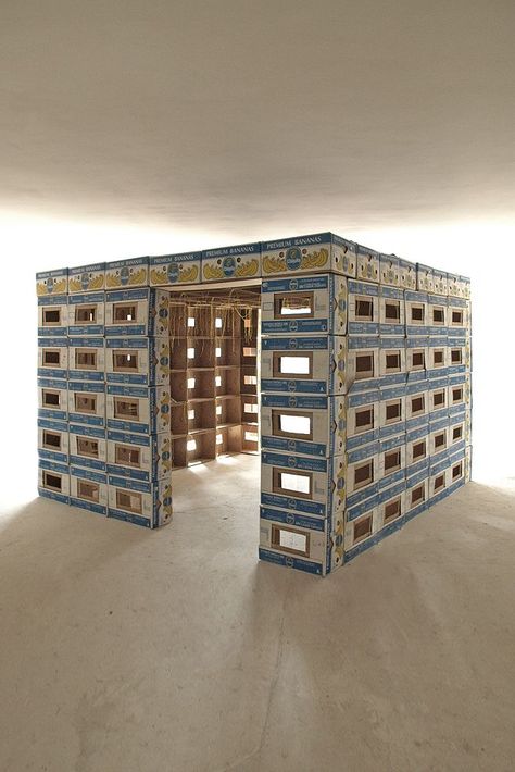 banana box fort. link shows how it is made from 200 boxes. Cardboard Box Fort, Cardboard Forts, Box Fort, Diy Locker, Backyard Plan, Box Building, Moving Boxes, Cardboard House, Cardboard Art