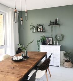 Happy Evening, Living Room Wall Color, Interior Boho, Room Wall Colors, Hiasan Bilik Tidur, Interior Vintage, Green Walls, Room Decorations, Minimalist Living