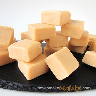 VANILLA FUDGE: Easy 4-ingredient microwave vanilla fudge recipe! Creamsicle Fudge Recipe, 3 Ingredient Caramel, Carmel Fudge, Caramel Fudge Recipe, Maple Fudge Recipes, Vanilla Fudge Recipes, Butterscotch Fudge, 2 Ingredient Fudge, Maple Fudge