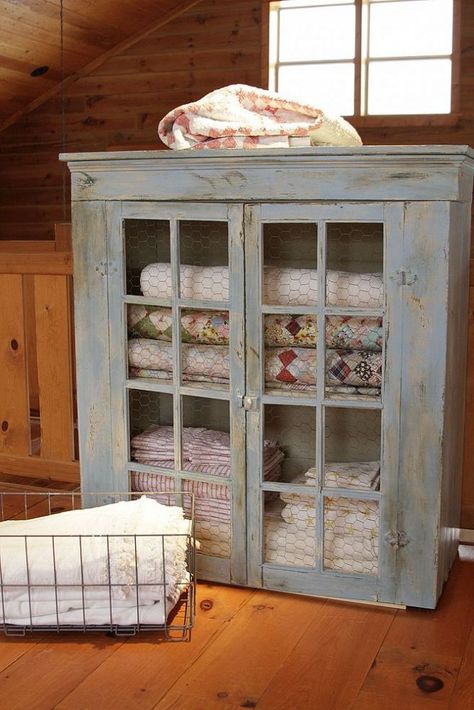 Turn an old 1990's Cabinet into a Current Quilt Cabinet Quilt Cabinet, Quilt Display, Quilt Storage, Cabinet Makeover, Interior Modern, Redo Furniture, Shabby Chic Furniture, Design Luxury, Repurposed Furniture