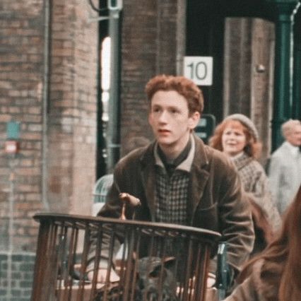 Percy Weasley Aesthetic, Percy Weasley, Weasley Aesthetic, Weasley Twins, Hogwarts Aesthetic, Harry Potter Headcannons, Chamber Of Secrets, Harry Potter 2, Harry Potter Books