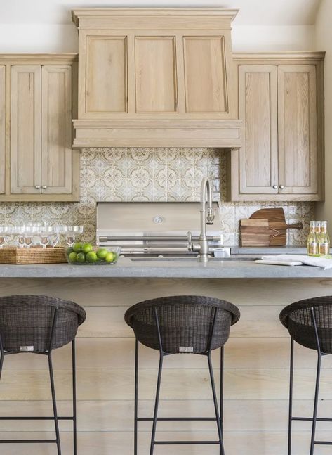 11 Beautiful Kitchen Range Hood Ideas for Your Next Renovation Range Hood Styles, Kitchen Hood Ideas, Kitchen Hood Design, Kitchen Vent Hood, Marie Flanigan, Hood Fan, Hood Ideas, Hood Style, Kitchen Vent