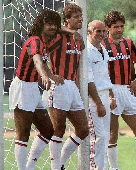 Old Days Football on Instagram: “ruud gullit, marco van basten, arrigo sacchi and carlo ancelotti.@acmilan” Old Football Aesthetic, Old Soccer Pictures, Football Aesthetics, Ray Wilkins, Old Football Players, Retro Ball, Ruud Gullit, Van Basten, Marco Van Basten