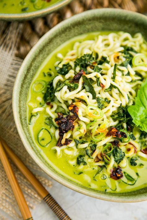 Green Curry Noodles, Drunken Noodles Recipe, Curry Ramen, Thai Curry Paste, Drunken Noodles, Green Curry Paste, Curry Noodles, Noodles Recipe, Green Curry