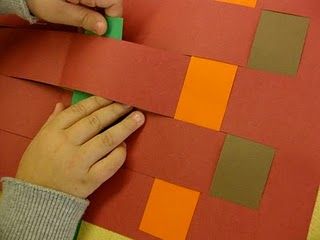 I brought this activity for before Thanksgiving dinner last year. My kids and all the nieces & nephews loved it, and it kept them all out of the chefs' hair. Paper Placemats Ideas, Art Lessons For Elementary, Placemats Ideas, Paper Exhibition, Weaving Paper, Holiday Placemats, Childcare Ideas, November Ideas, Thanksgiving Placemats