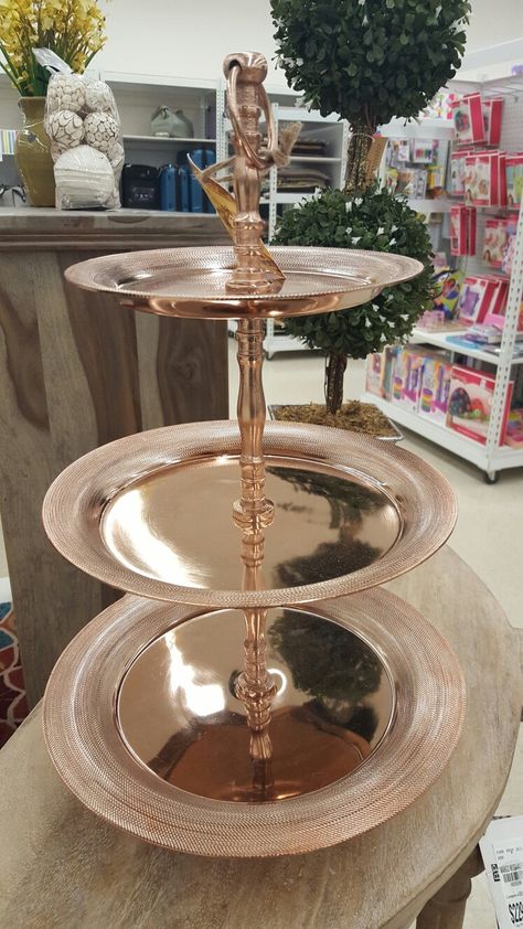 Copper trends Diy Copper Kitchen Decor, Copper Display Kitchen, Copper Cake Stand, Copper Dishes Decor, Gold Tableware, Copper Dishes, Bright Copper, Copper Kitchen, Brass Decor