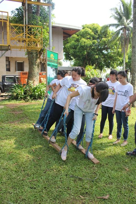 group game at Bakasyunan Resort Tanay Relay Races For Teens, Teen Group Games, Relay Race Games, Kids Olympics, Relay Games, Teen Ministry, Youth Work, Youth Conference, Reunion Games