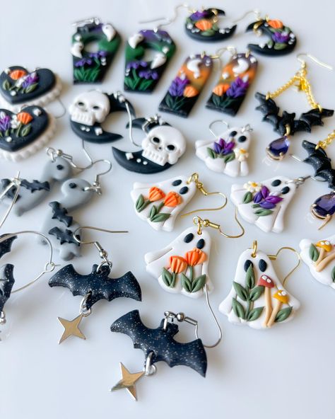 looking 4 ppl that are looking 4 halloween earrings👀🧐 (if u want some fun earrings i literally got u) halloween stuff online 10.12 at 1PM pst🎃 !!! LAST halloween batch of the year AAAH Last Halloween, Halloween Earrings, Halloween Stuff, Fun Earrings, Some Fun, The Year, Halloween, 10 Things, Quick Saves