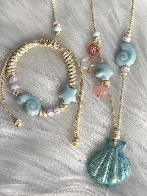 Sea Shell Jewelry Aesthetic, Beach Bracelets Aesthetic, Mermaidcore Jewelry, Sea Accessories, Blue Seashell, Sea Shell Necklace, Shell Collection, Diy Bracelet Designs, Magical Jewelry