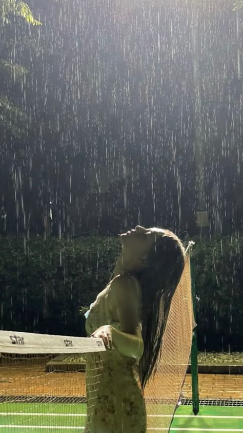 Girl In Rain Aesthetic, Girl In Rain, Rain Photo, Rainy Day Aesthetic, I Love Rain, Night Rain, Love Rain, Body Balance, Meal Recipes