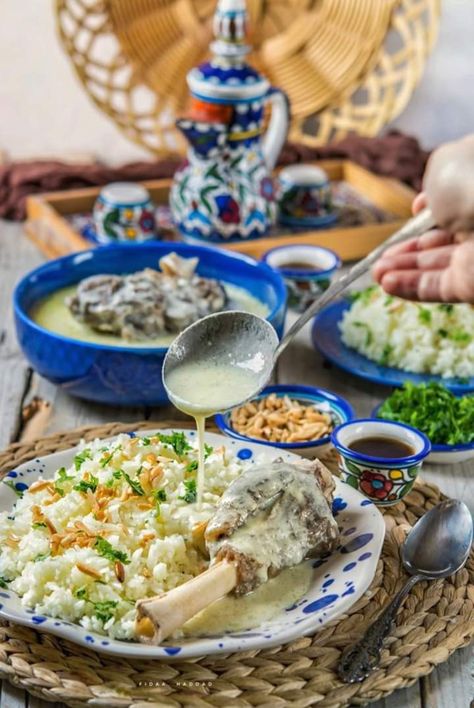 Mansaf Photography, Middle East Food Photography, Arab Food Aethstetic, Arabic Food Photography, Arab Food Recipes, Muslim Food, Jordanian Food, Arab Food, Gluten Free Meal Prep