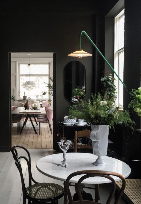 Dramatic design, high style, decor, interior design, Love the color black Noir Living Room, Velvet Chairs Living Room, Scandi Table, Nordic Noir, Nordic Dining Room, Wabi Sabi Design, Wabi Sabi Decor, Dark Decor, Bentwood Chairs