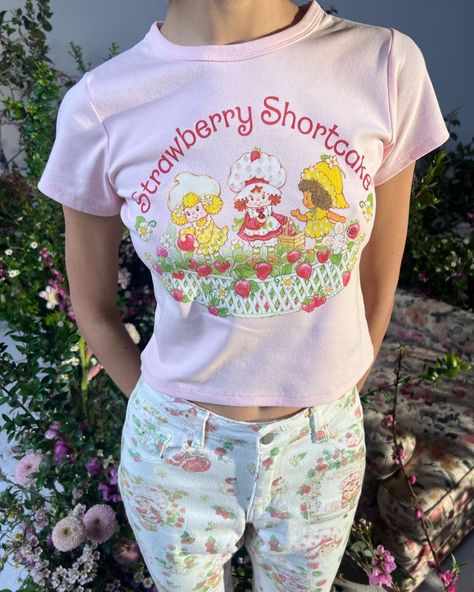 Strawberry Shortcake Pfp, Pfp Baddie, Strawberry Shortcake Outfits, Tee Shirt Outfit, Strawberry Shortcake Doll, Earthy Outfits, Themed Outfits, Really Cute Outfits