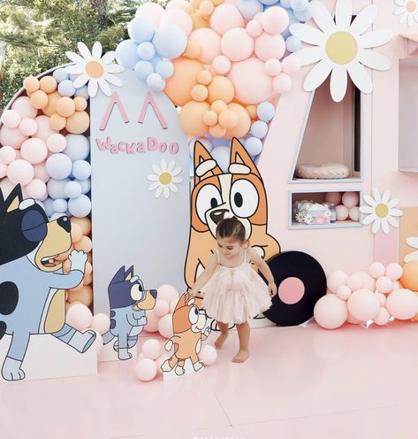 Adorable Bluey Birthday Party Ideas To Bring The Show To Life — A Party That Pops Boho Bluey Birthday, Groovy Bluey Party, Girly Bluey Party Theme, Bluey Room Ideas Girl, Bluey Birthday Backdrop, Bluey Birthday Girly, Bluey Birthday Party Ideas, Fiesta Bluey, Bingo Birthday