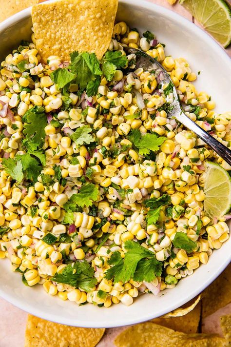 Fresh Corn Salsa Green Pepper Salsa, Cilantro Lime Salsa, Mexican Grilled Chicken, Fresh Corn Salsa, Homemade Salsa Verde, Corn Salsa Recipe, Pepper Salsa, Italian Chopped Salad, Tacos Burritos