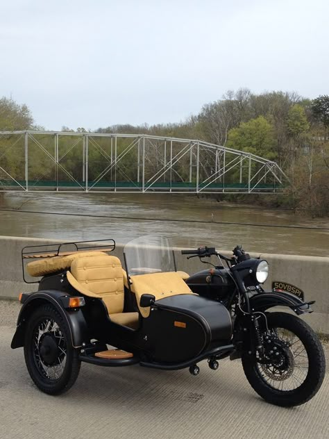 Ural ultra trim Russian Motorcycle, Motorcycle With Sidecar, Ural Motorcycle, Bmw Classic Cars, Motorcycle Sidecar, Trike Motorcycle, Vw Vintage, Old Motorcycles, Street Tracker