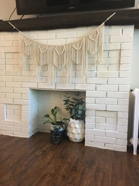 Window Christmas Decor, Cortina Macrame, Macrame Banner, Macrame Garland, Caravan Decor, Window Christmas, Fireplace Garland, Christmas Window Decorations, Contemporary Embroidery