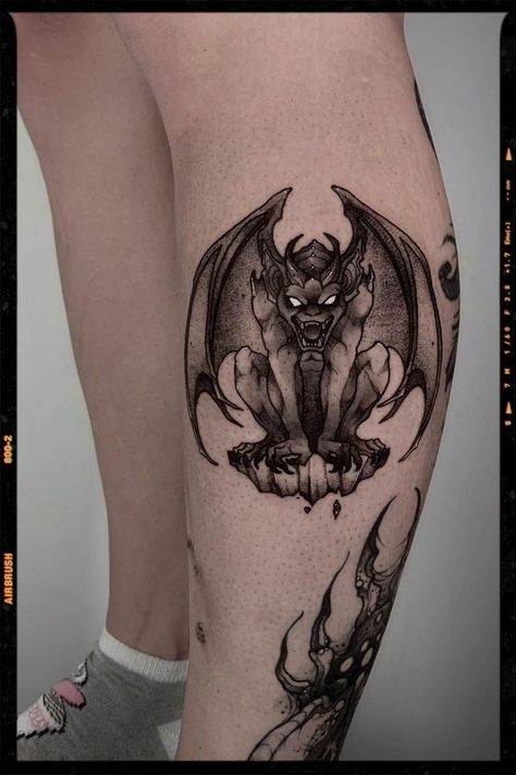 Disturbing Dark Tattoos, Gory Tattoo Ideas, Creepy Gothic Tattoo, Mid Evil Tattoo Ideas, Tattoos Gothic Dark, Gothic Gargoyles Tattoo, Gargoyle Back Tattoo, Gothic Tatoos Ideas, Color Knee Tattoo