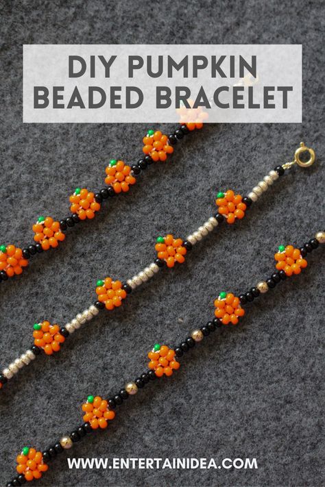 Tiny Beaded Bracelets Patterns, Pumpkin Pony Bead Craft, Beaded Stretchy Bracelet Ideas, Beaded Pumpkin Bracelet, Halloween Beaded Bracelets Diy, Pumpkin Bead Pattern, Pumpkin Bead Bracelet, Beaded Fall Jewelry, Beaded Halloween Earrings Diy