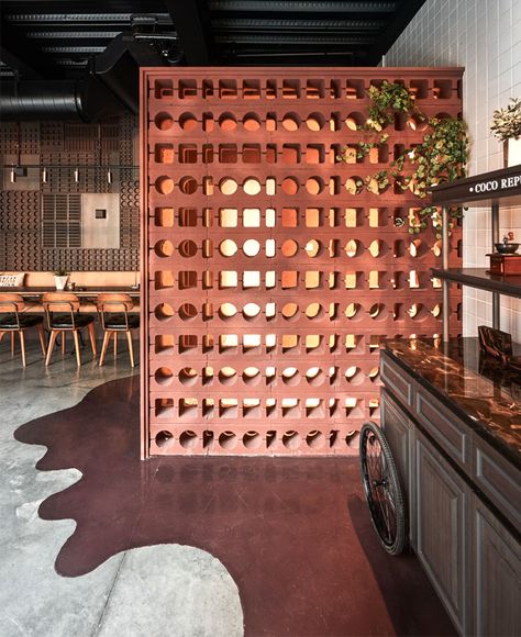 Clay Bricks Look Like Chocolate in a Restaurant Decor - InteriorZine Clay Bricks, Fusion Restaurant, Industrial Home Design, Industrial Style Lighting, Restaurant Furniture, Industrial House, 3d Visualization, Restaurant Interior, Cafe Interior