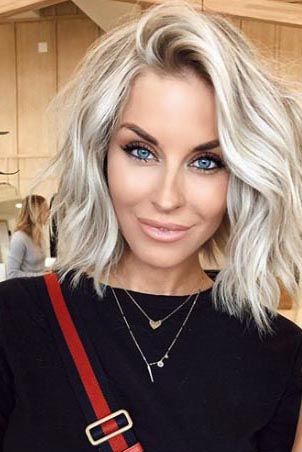 From fringed bobs to blunt lobs to textured crops, these short haircuts for blondes are the only inspiration you need to finally make that chop. Pin one of these flattering short haircuts for later, show them to your stylist, and live your best short blonde life ever. #beautytips #hair #hairstyle #blonde #shorthair #southernliving Cute Blonde Bob Hairstyles, Blonde Inspo Hair Short, Southern Living Hairstyles, Cool Blonde Lob, Short Blonde Hairstyles For Thick Hair, Thick Short Blonde Hair, Messy Bob With Curtain Bangs, Blonde Lob Hairstyles, Trendy Womens Haircuts 2023