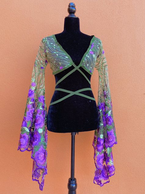 Green And Purple Outfit, Purple Floral Pattern, Purple Outfit, Fair Outfits, Rave Outfit, Purple Outfits, In Arabic, Festival Looks, Purple And Green