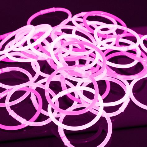 Glow Sticks Glow Bracelets 100 Premium Quality Glowsticks - Pink: Amazon.co.uk: Toys & Games Pink Birthday Theme, Pink Birthday Decorations, Hot Pink Birthday, Birthday Sleepover Ideas, Glow Stick Party, Pink Sweet 16, Sweet Sixteen Birthday Party Ideas, 16th Birthday Decorations, Glow Bracelets