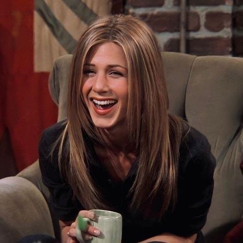 Jennifer Aniston Hair Dark, Rachel Green Highlights, The Rachel Haircut Long, Jennifer Aniston Hair 90s, Jen Aniston Hair, Friends Wardrobe, Jennifer Ashton, Rachel Green Hair, Aniston Hair