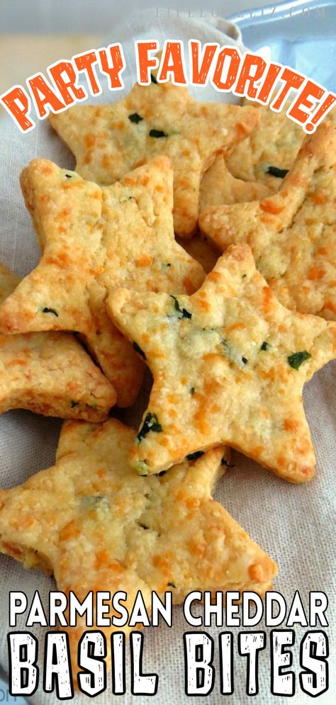 Homemade Crackers Recipe, Parmesan Chips, Savoury Biscuits, Homemade Crackers, Cracker Recipes, Star Food, Savory Snacks, Yummy Appetizers, Clean Eating Snacks