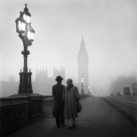 Crossing over the Thames, photo by René Groebli, London, 1949 Foggy Day, Westminster Bridge, Rare Historical Photos, Robert Frank, Big Ben London, Old London, London Photos, London Street, Historical Photos