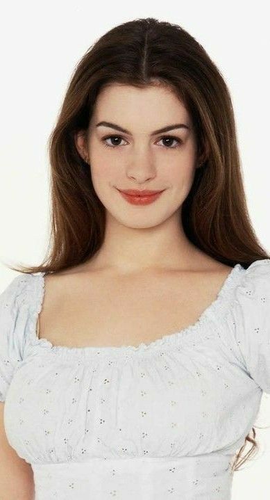 Anne Hathaway Now, Pretty Woman Movie Outfits, Ann Hathaway Aesthetic, Anne Hathaway Princess Diaries, Anne Hathaway Aesthetic, Ann Hathaway, Emmanuelle Vaugier, Princess Diaries, Anne Hathaway