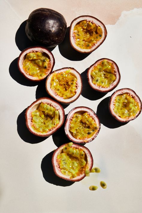 Passion Fruit Art, Passionfruit Photography, Passion Fruit Photography, Passionfruit Aesthetic, Passion Fruit Aesthetic, Tropical Fruit Photography, Dazzle Dry, Fruit Love, Studying Food