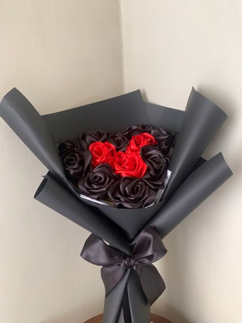 Black Ribbon Rose Bouquet, Black Ribbon Bouquet, Ribbon Bouquet For Boyfriend, Flowers Bouquet Gift Boyfriends, Black Rose Bouquet, Forever Flower Bouquets, Satin Flowers Diy, Diy Christmas Gifts For Boyfriend, Ribbon Rose Bouquets