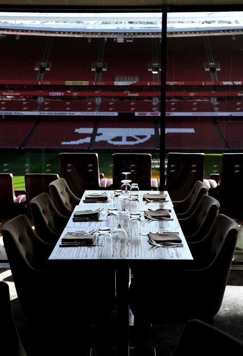 Looking around Arsenal's Emirates Stadium. Directors Box before a game. Vip Aesthetic, Stadium Suite, Stadium Vip Room, Football Stadium Suites, Emirates Stadium Aesthetic, Emirates Stadium Wallpaper, Emirates Stadium, Box Seats Stadium, Skybox Stadium