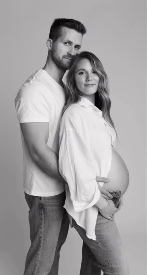 Maternity Photoshoot Outfits Studio, Couple Pregnancy Pictures, Indoor Maternity Photos, Pregnant Photoshoot, Maternity Shoot Outfit, Studio Maternity Shoot, Maternity Studio Photoshoot, Pregnancy Announcement Photoshoot, Studio Maternity Photos