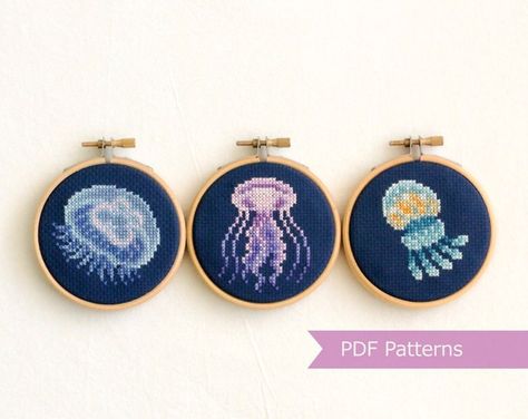 Jellyfish Cross Stitch, Things To Make With Yarn, Embroidery Floss Crafts, Moon Jelly, Amakusa, Tiny Cross Stitch, Subversive Cross Stitch, Small Cross Stitch, Elegant Embroidery