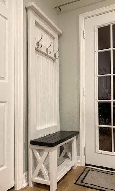 Hall Tree Ideas Entryway Small Spaces, Garage Hall Tree, Farmhouse Coat Rack Entrance, Tree Hall Bench Entryway, Hall Tree Entryway Diy, Hall Tree Plans, Diy Hall Tree, Farmhouse Hall Tree, Narrow Hall Tree