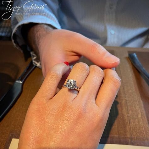 Big Wedding Rings, V Style, Diamond Jewel, Dream Engagement, Dream Engagement Rings, Proposal Engagement, Man Made Diamonds, Diamond Simulant, Big Wedding