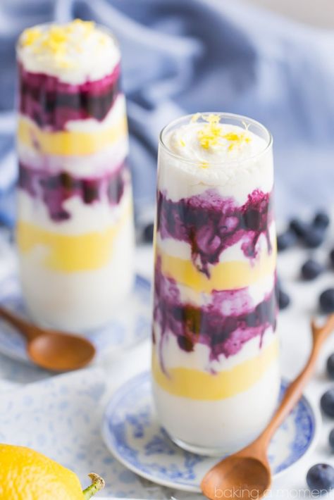 Lemon Blueberry Parfait, Shot Glass Desserts, Dessert Shooters, Dessert Shots, Parfait Recipes, Birthday Desserts, Easy No Bake Desserts, Summer Dessert Recipes, Baked Dessert Recipes