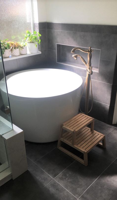 Japanese Soaker Tub, Shower Steam Room, Tub Bathroom Ideas, Soaker Tubs, Contemporary Bathroom Remodel, Corner Soaking Tub, Master Bath Layout, Dark Grey Tile, Gray Tile