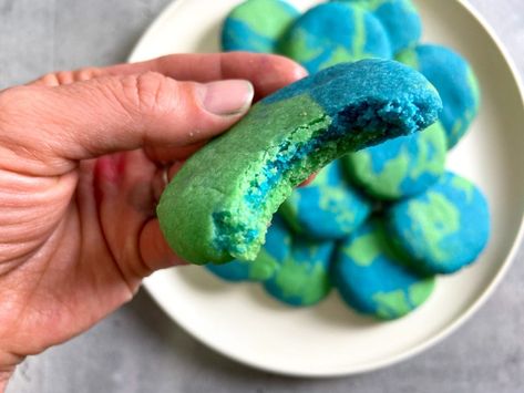 Earth Day Cookies Recipe, Earth Day Snacks, Earth Day Treats, Earth Cookies, Earth Day Cookies, Fruit Juice Recipes, Best Sugar Cookie Recipe, Vegan Bakery, Buy Cookies